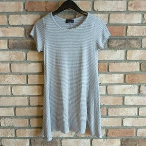 Discreet Casual tunic top